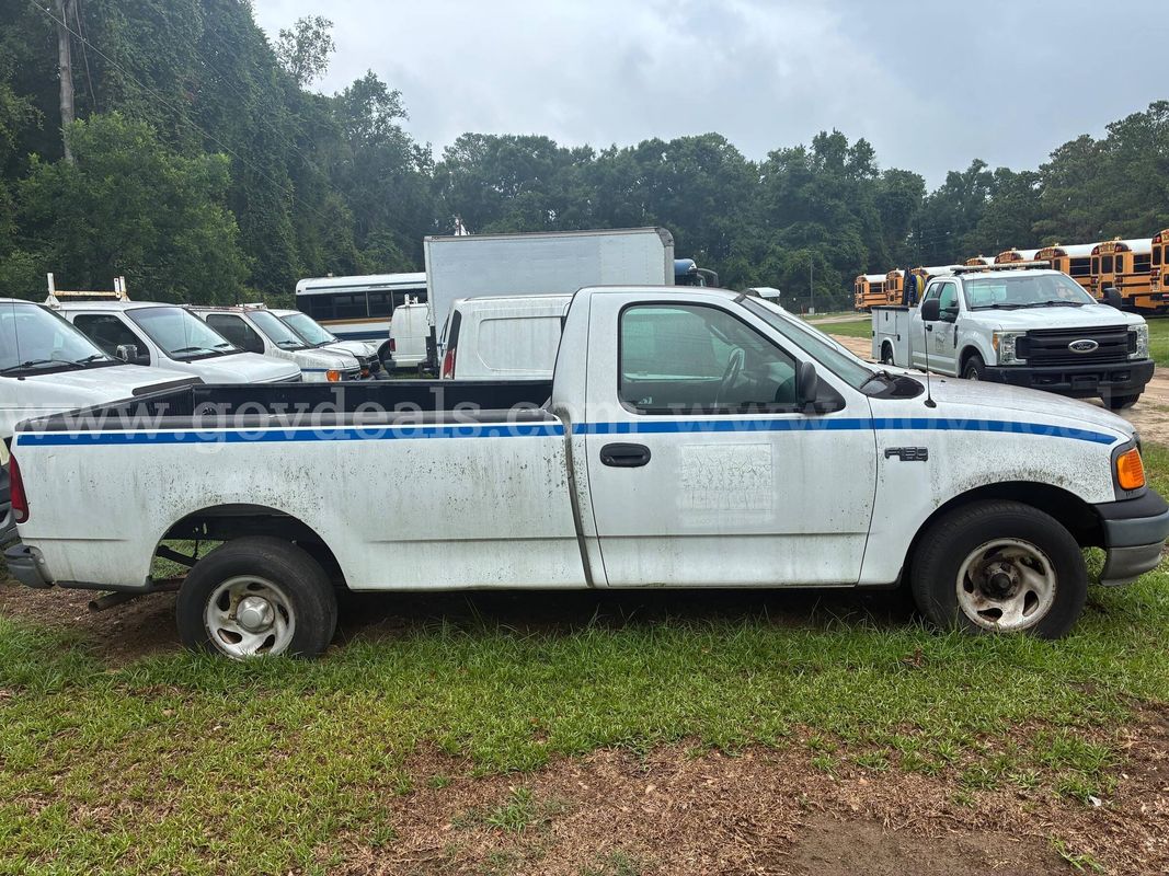2004 Ford F-150 Heritage XL 2WD