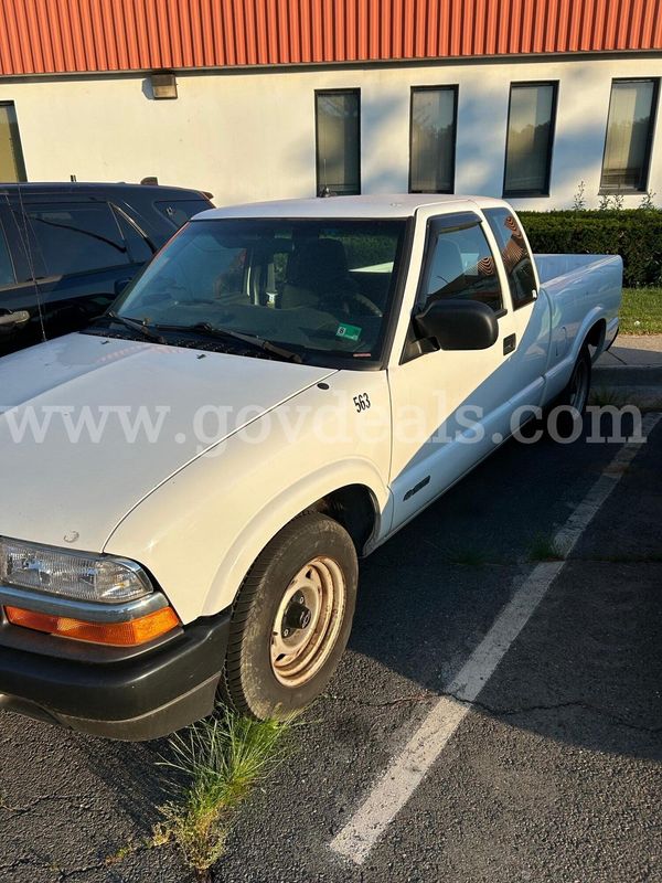 2000 Chevrolet S10 Pickup (Low Miles)