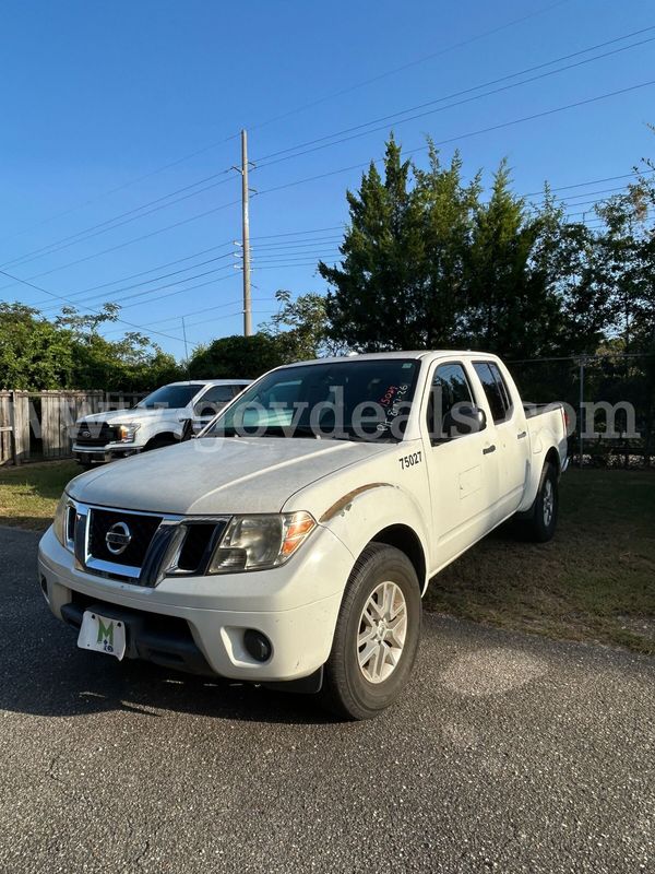 WHITE 2017 NISSAN FRONTIER 1/4 TON CREW CAB PICKUP TRUCK