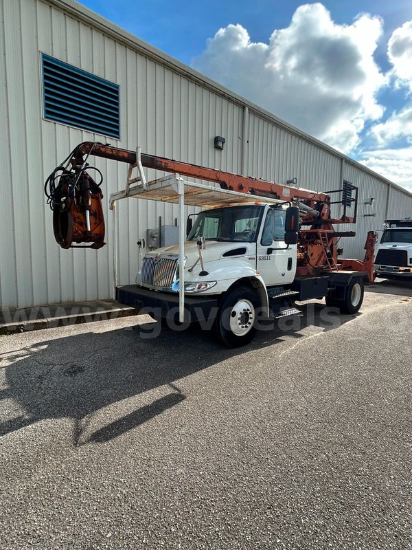 WHITE 2014 INTERNATIONAL 4300 M7 WITH 1979 BARKO LOADER