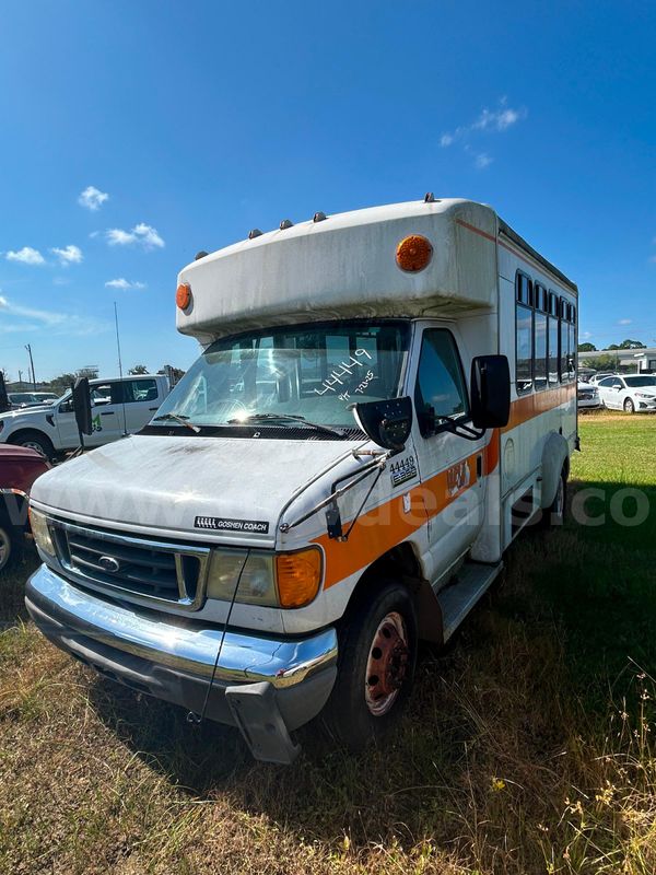 WHITE 2006 FORD E350 HANDICAP COACH VAN