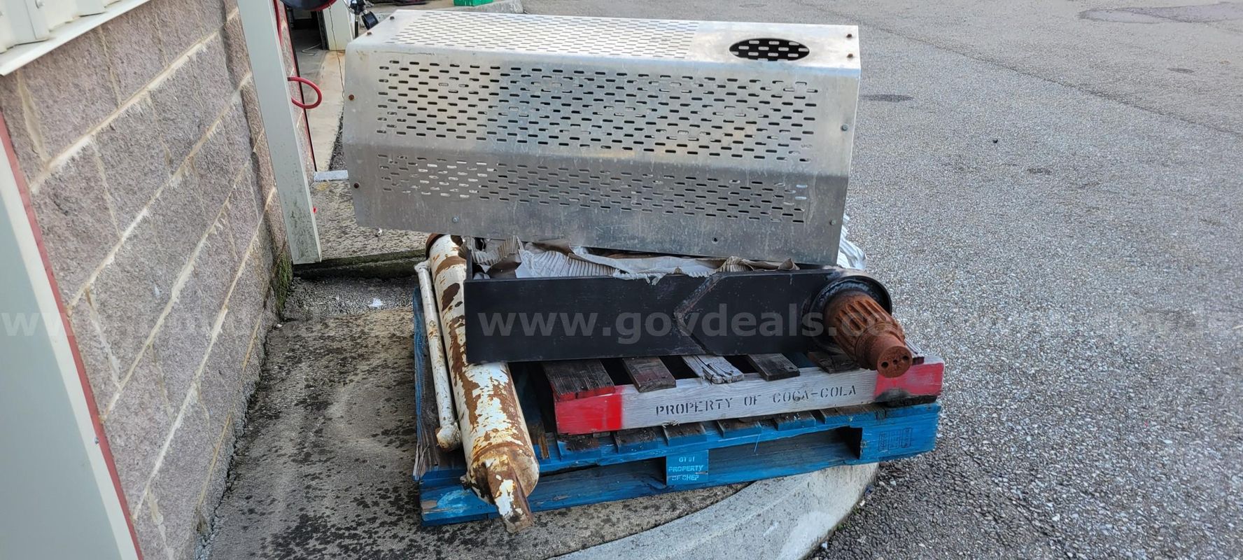 Pallet Of Garbage Truck Parts
