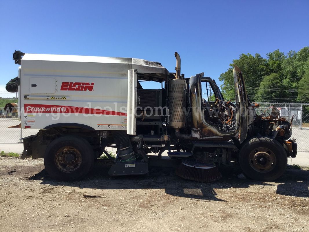 (1) USED 2021 FREIGHTLINER STREET SWEEPER TRUCK (SALVAGE)