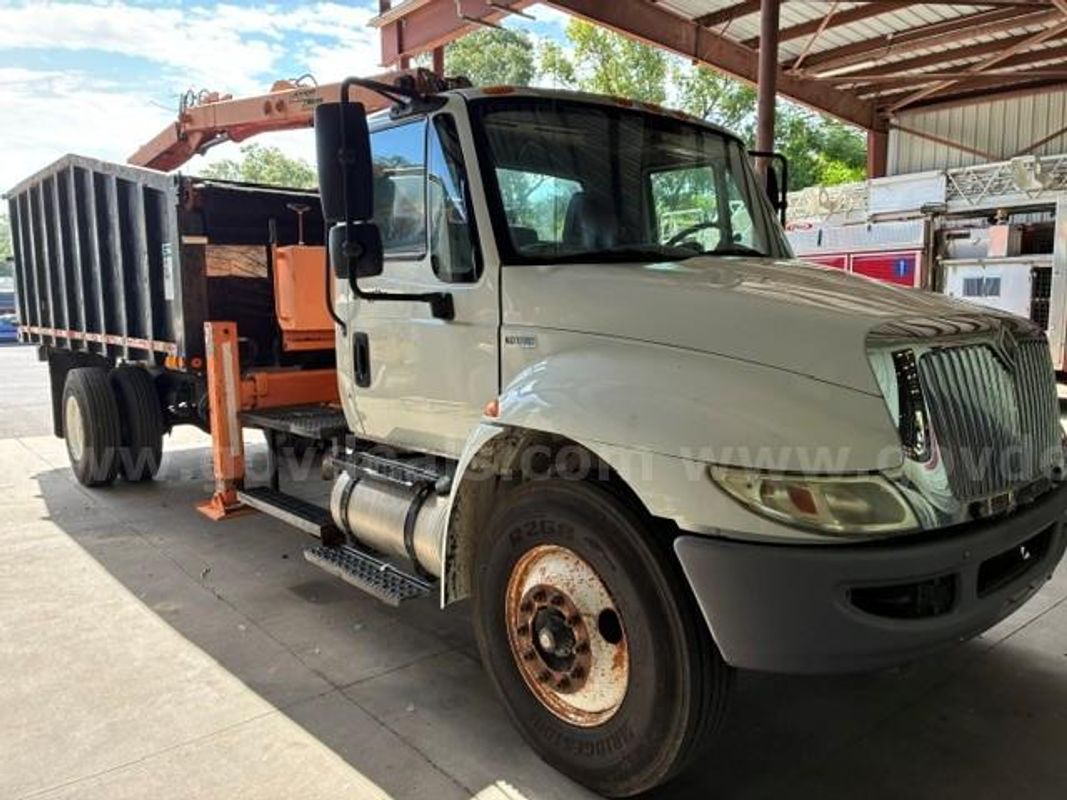 2013 International DuraStar 4300 Grapple Truck