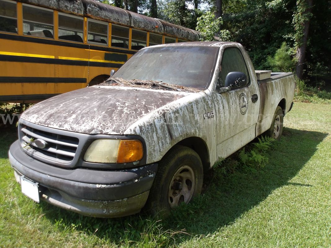 2004 Ford F-150 Heritage XL 2WD