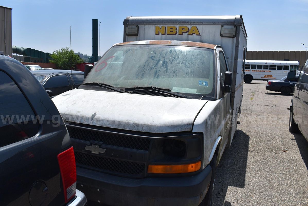 2004 Chevrolet Express Box Truck