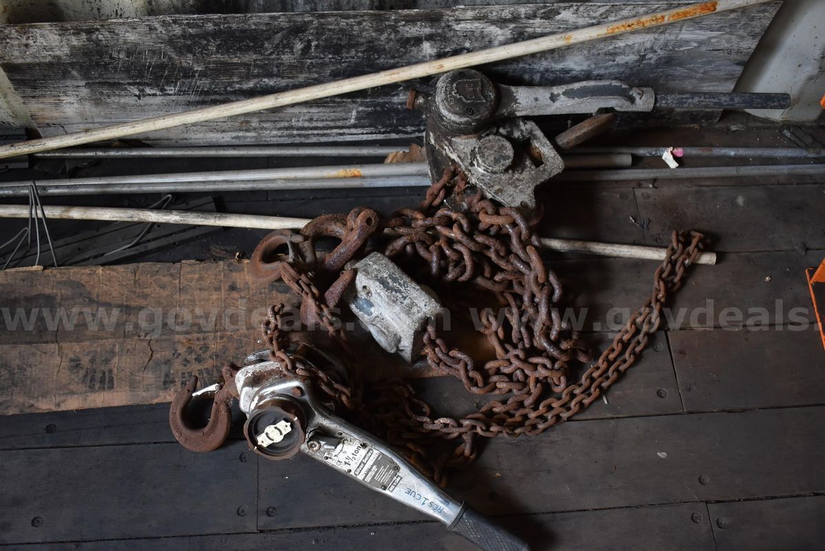 Lot of Heavy-Duty Come-Alongs