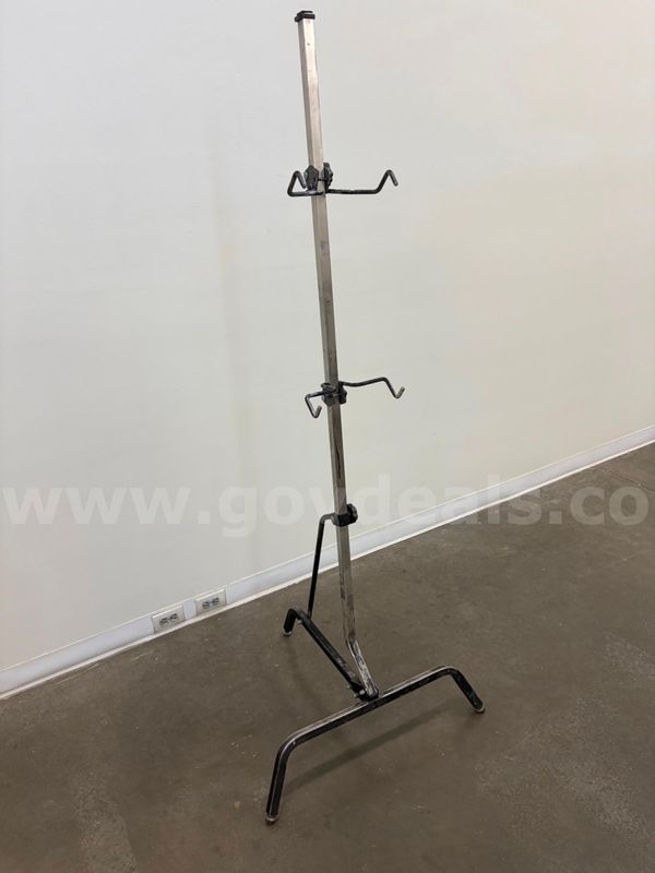 (13) short James Howard metal painting/drawing easels