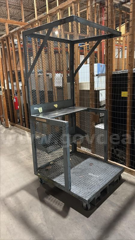 Platform for forklift