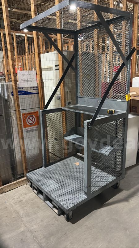 Platform for forklift