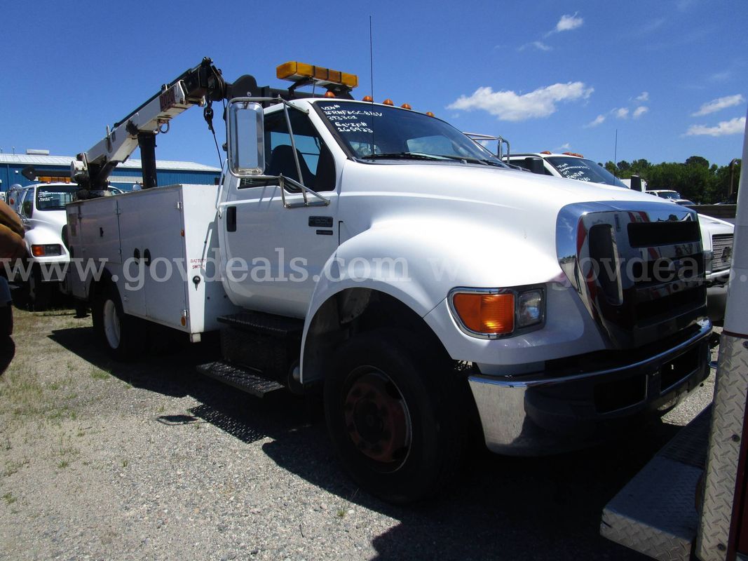 2011 FORD F650
