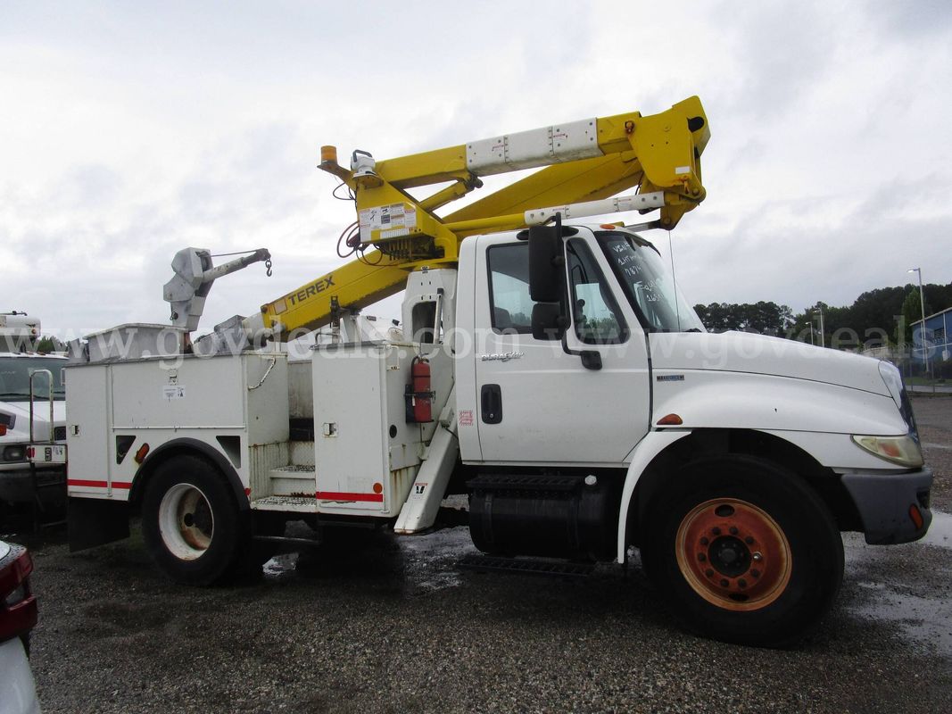 2010 INTERNATIONAL 4300SBA