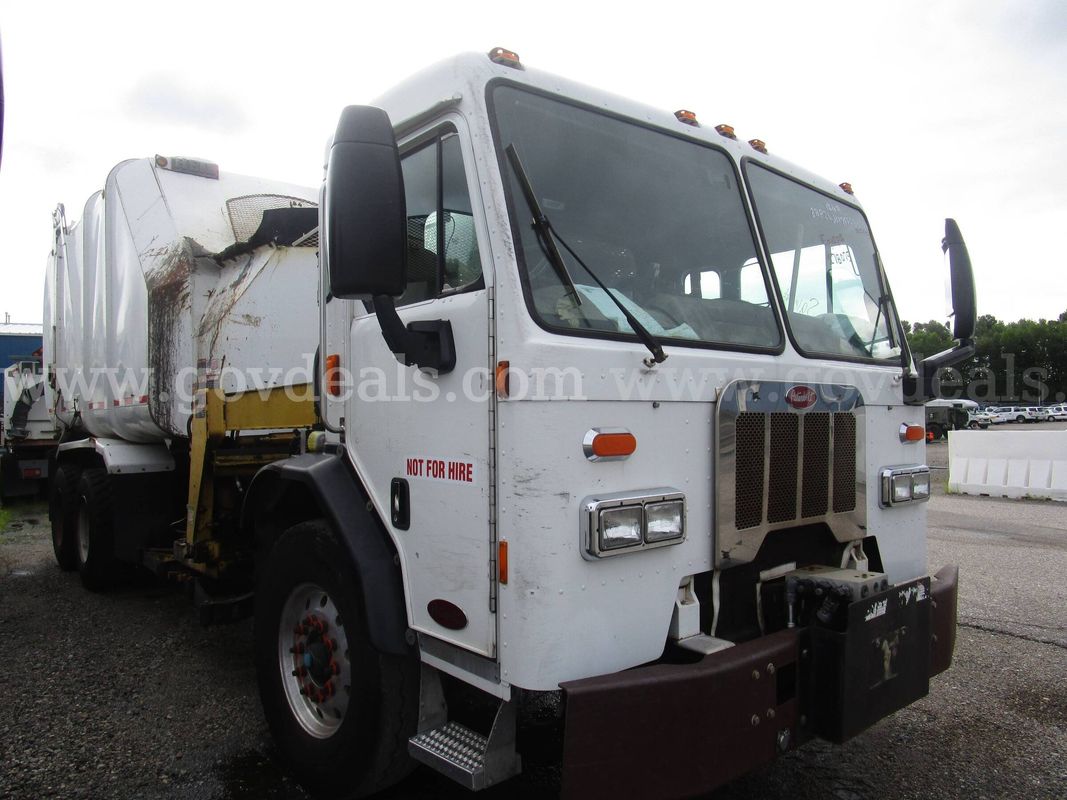 2015 PETERBILT 320 RH