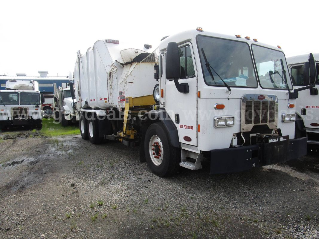 2015 PETERBILT 320 RH
