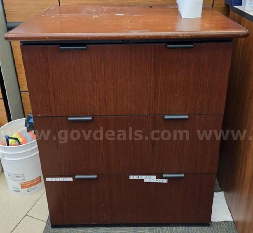 3 drawer wood cabinet 3’1” x 3’6.5” x 2’1”