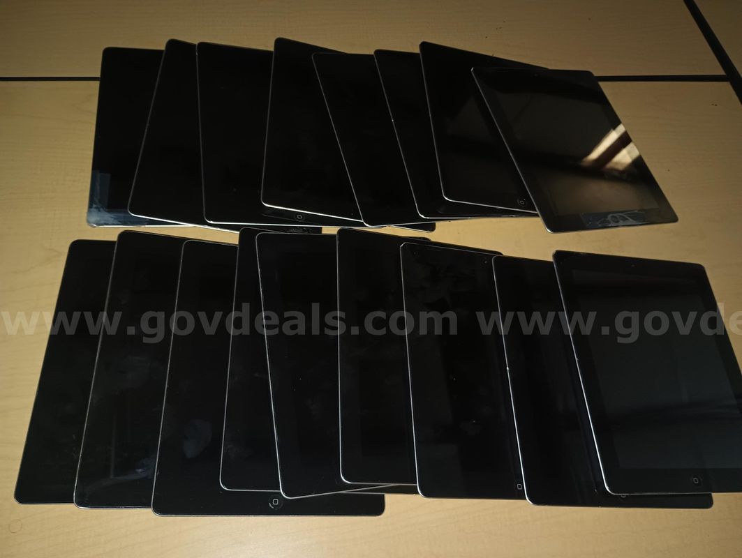 Lot A (17) Various iPads