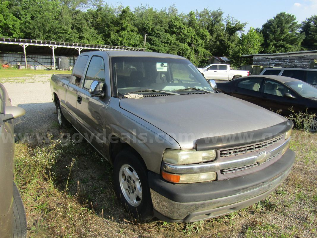 2002 Chevrolet Silverado 1500 Ext. Cab Short Bed 2WD