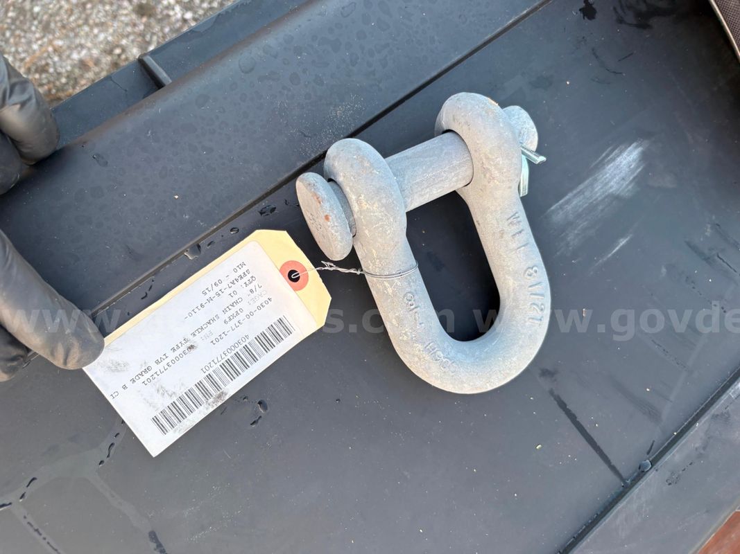 Heavy duty shackles