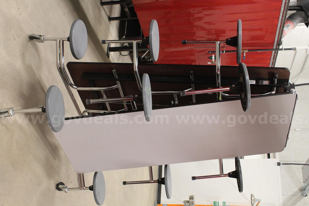 Folding Cafeteria Table - Round seating