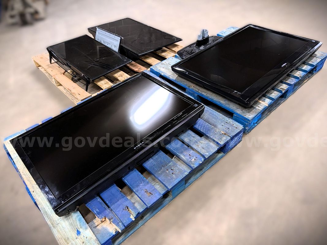 Lot of Scrap Flat Screen TVs