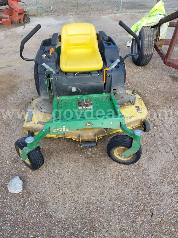 John Deere Zero-Turn Riding Lawn Mower