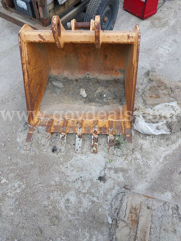 Heavy-Duty Steel Excavator Buckets with Reinforced Digging Teeth