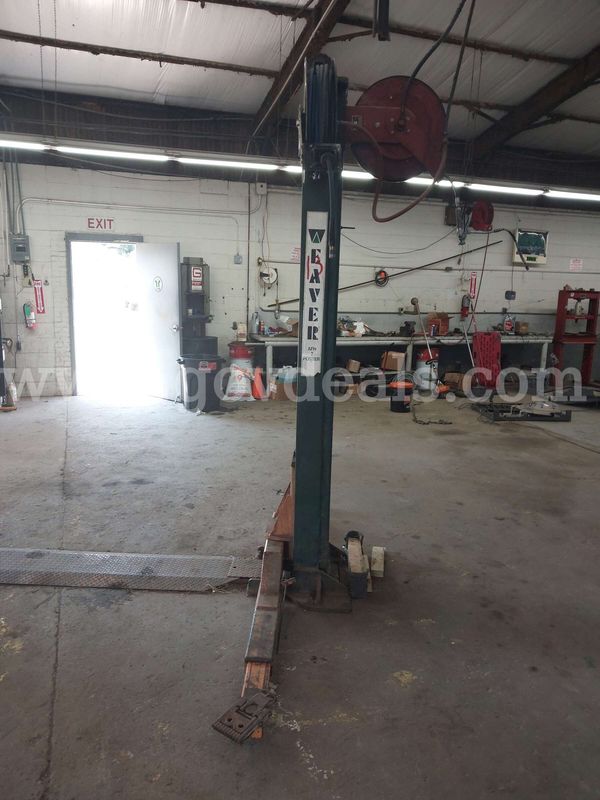 Leeson Two-Post Automotive Lift with Hydraulic Power Unit