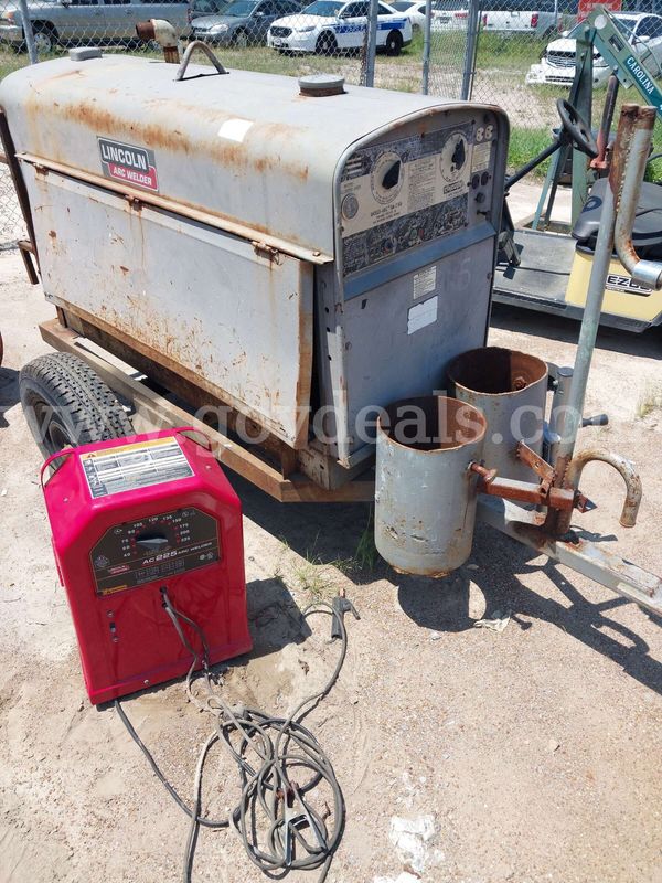Lincoln Electric Shield-Arc Engine-Driven Welder on Trailer