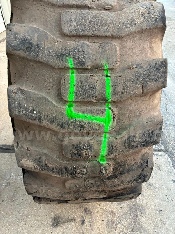 20.5-25 Loader tire #4