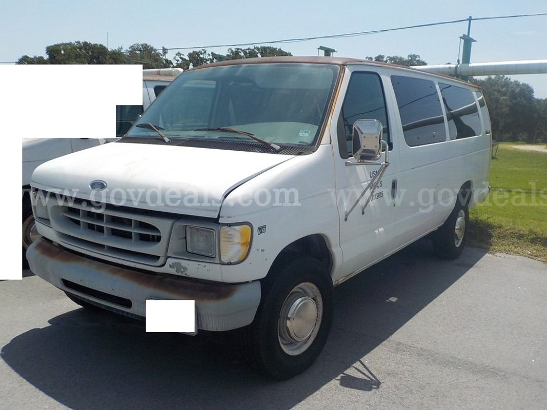 Ford E350 XL Super Duty Wagon Van - 1FBSS31L0XHA89498