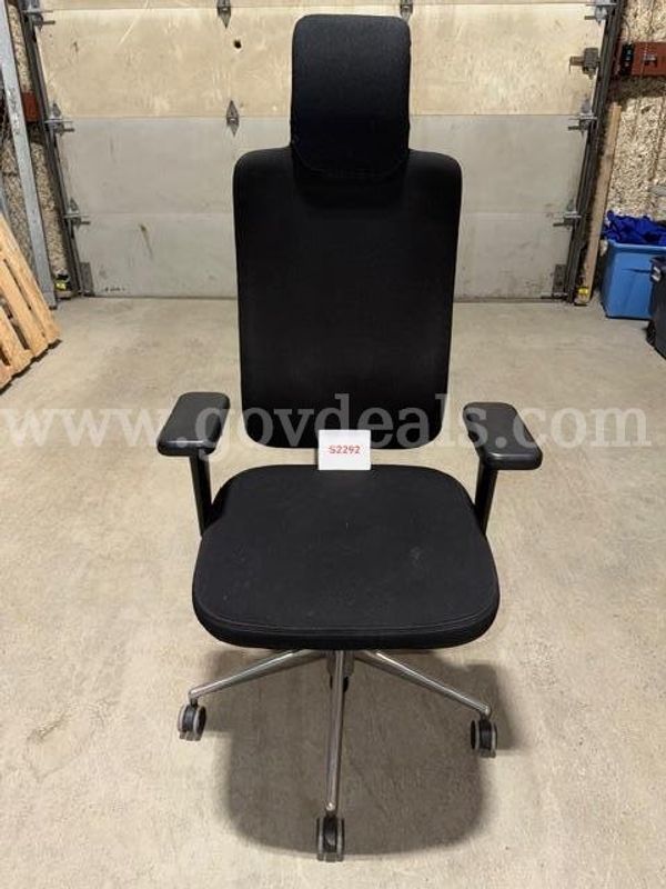 Office Chair with Headrest