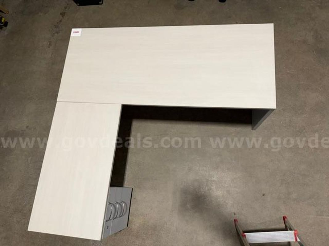 L-Shaped Desk with Pull-Out Keyboard