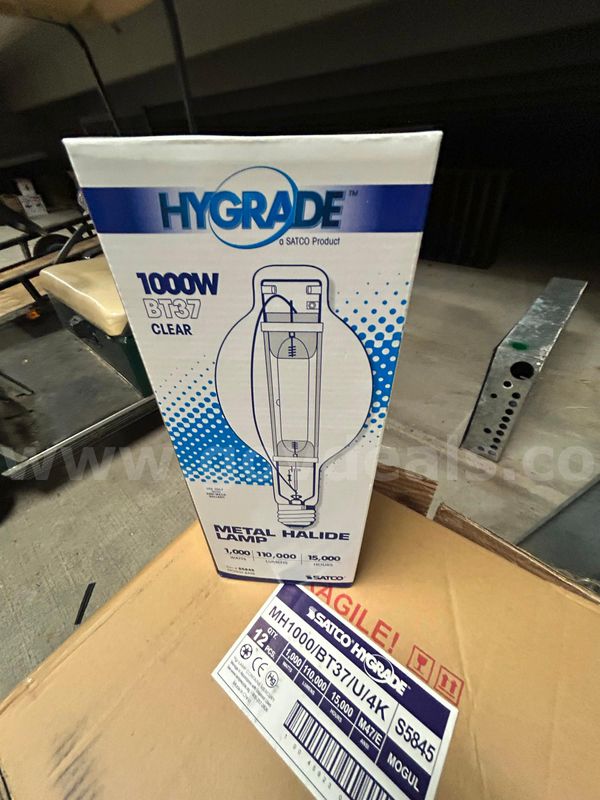 1 Lot of (27) Satco Hygrade MH1000/BT37/U/4K 1000W Metal Halide Lamps