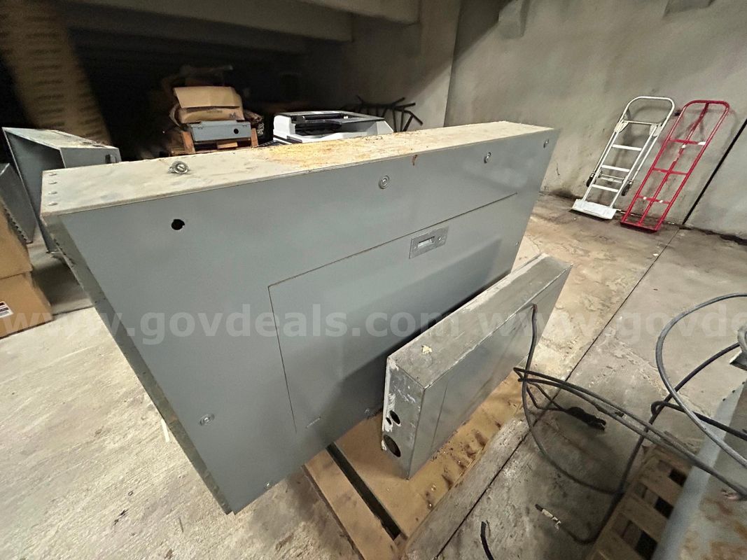 Square D I-Line NQOB 600 Amp Electrical Panelboard, Breaker Panel and Circuit Breakers