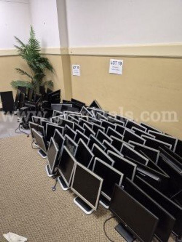 Lot of (84) HP Computer Monitors-Various Models
