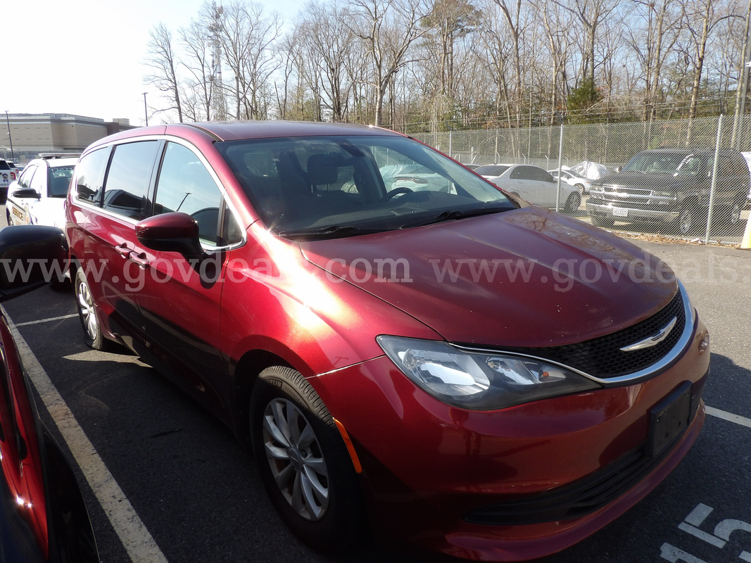 2017 Chrysler Pacifica - 8 Passenger