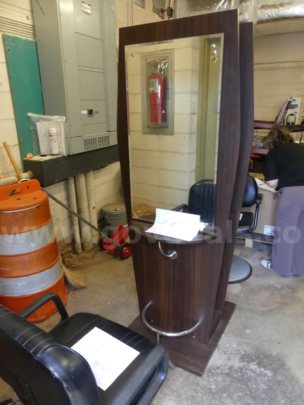 Double salon station with barber chair