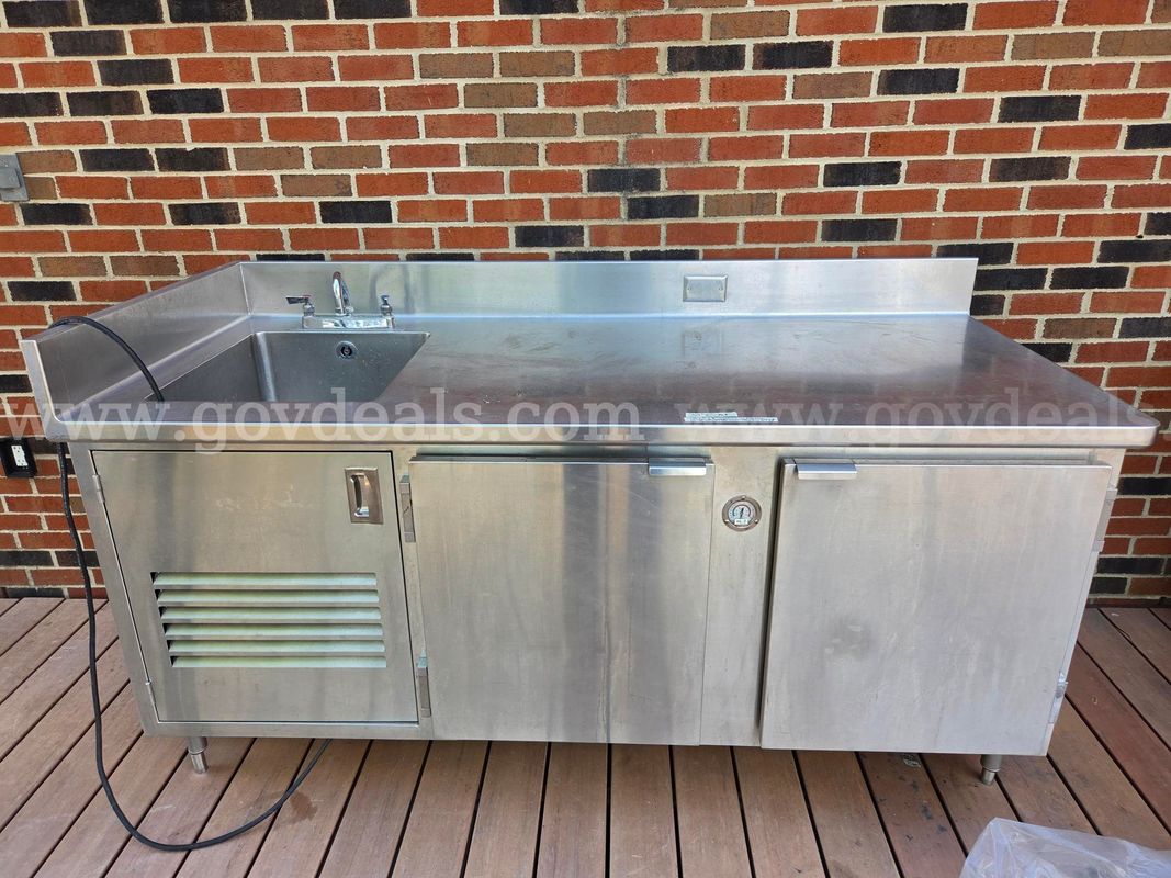 Stainless steel prep table
