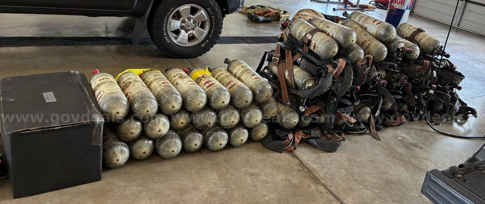 Fire Equipment - 25 Masks - 25 SCBA - 50 Air Cylinders Lot 1 of 5