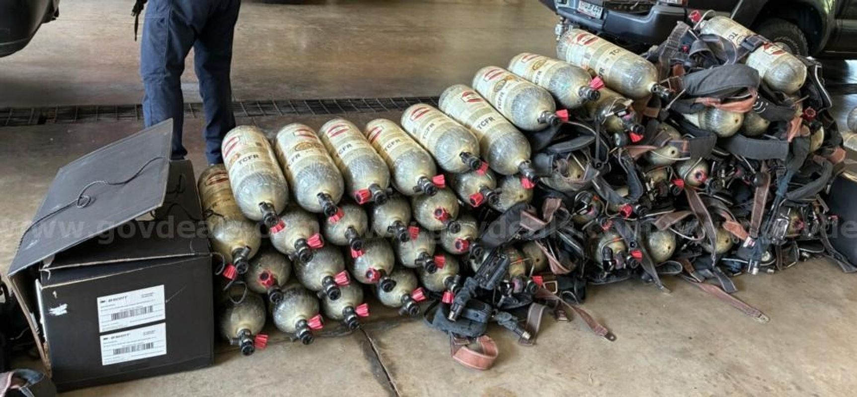 Fire Equipment - 25 Masks - 25 SCBA - 50 Air Cylinders Lot 3 of 5
