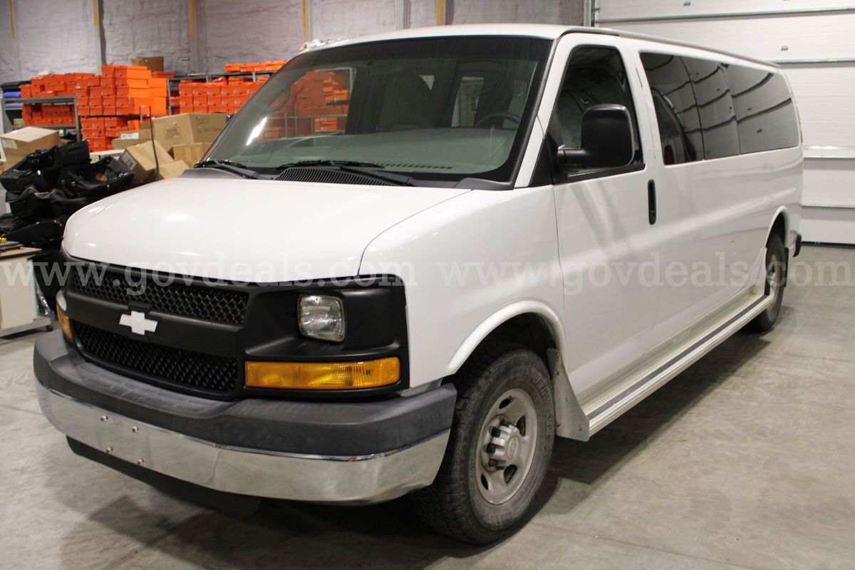 2015 Chevrolet Express 15-Passenger Van