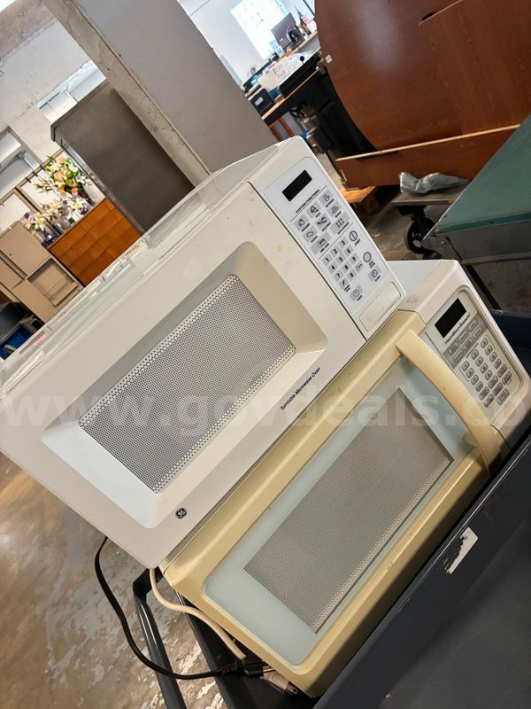 lot of 2 microwaves