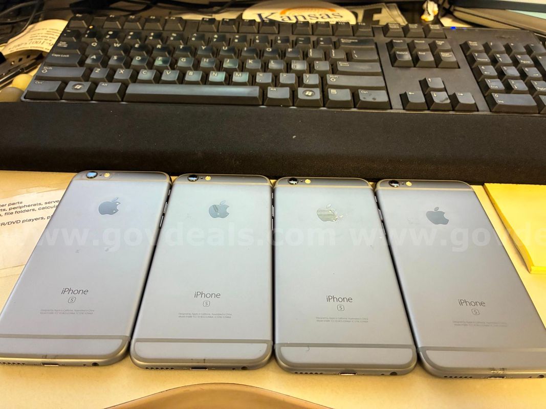 Lot of 4 iPhone 6s ***no Chargers*** Sold ASIS***