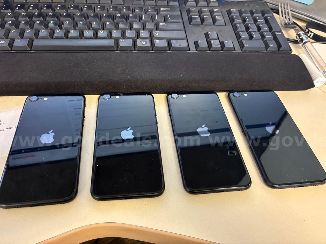 Lot of 4 iPhones ***no Chargers*** Sold ASIS***