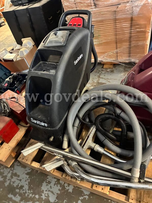 Lot of 2 Floor cleaners