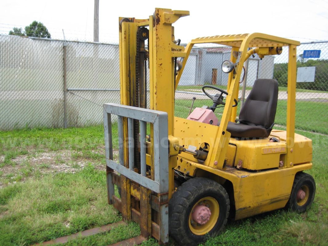 1970 DATSUN 4000lbs. FORK LIFT