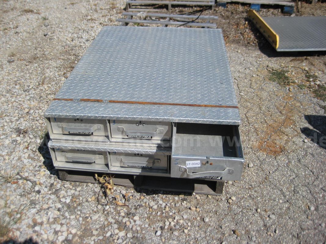 1 LOT OF 2 ALUNINUM PARTS BINS