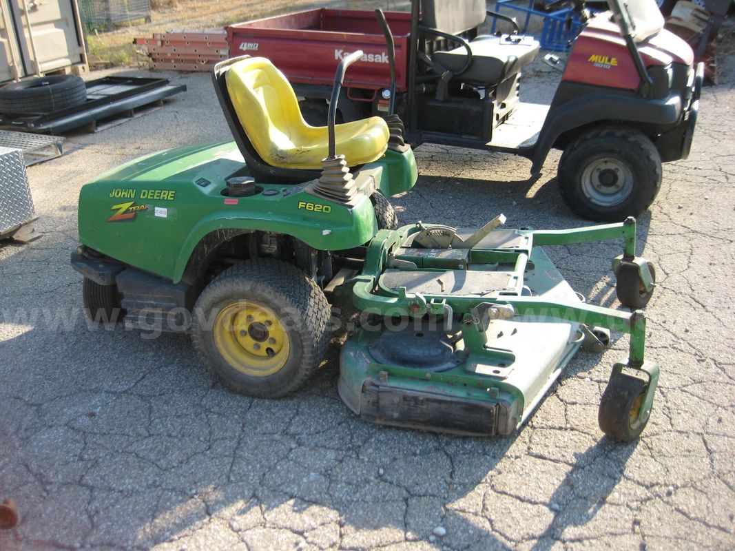 1 JOHN DEERE O TURN MOWER