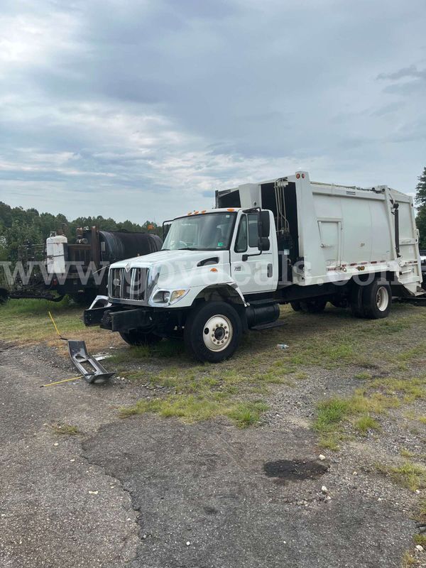 2007 International Garbage Truck