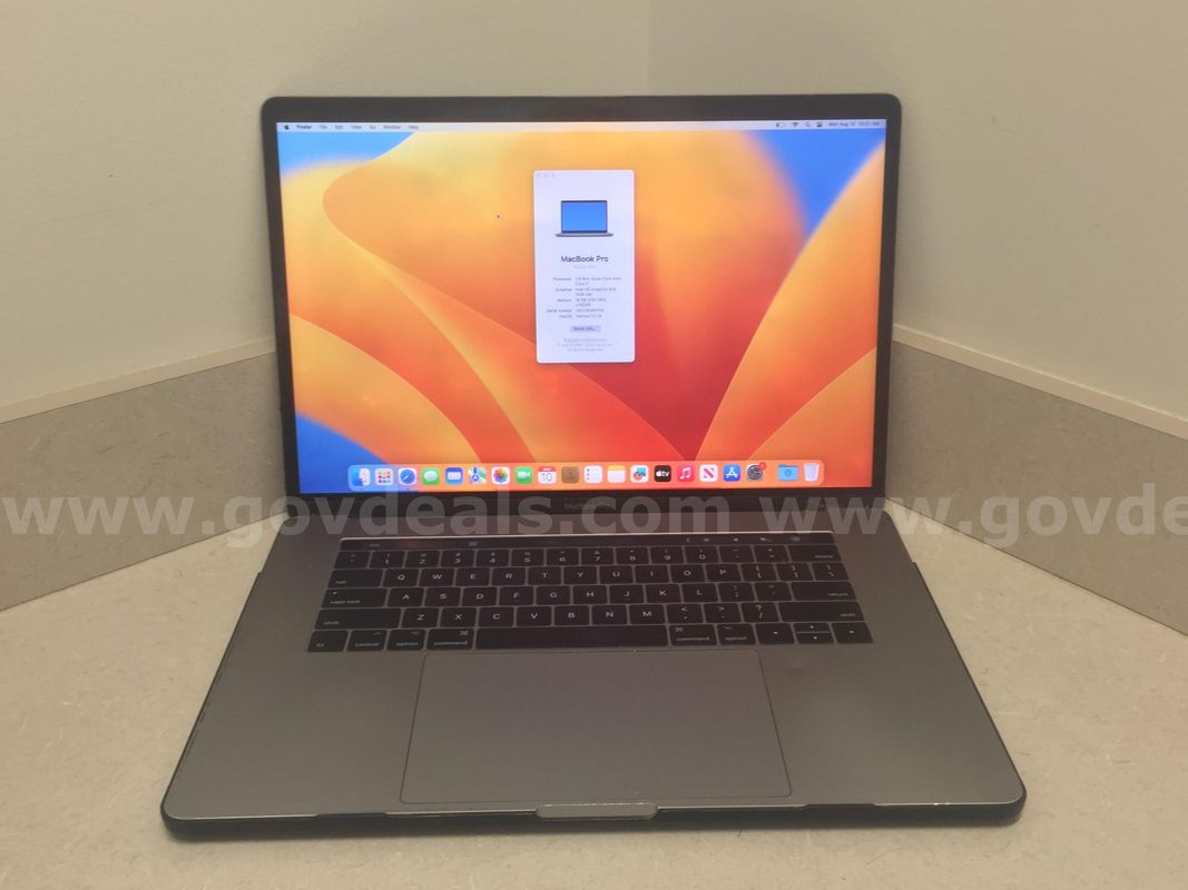 Apple MacBook Pro 2017 - Intel I7-7820HQ 2.90 GHZ, 16GB RAM, 512GB SSD, Ventura, Damaged LCD